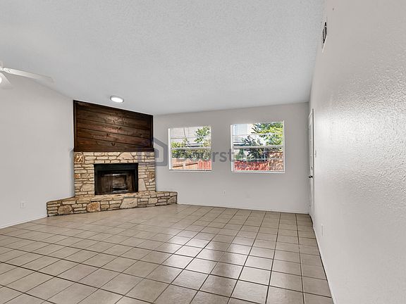 3rd image of 1000 Country Aire Dr