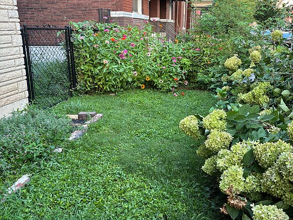 5th image of 2841 Sidney St #1F