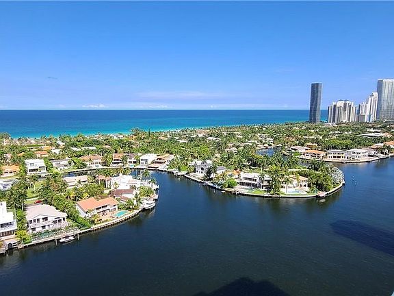 4th image of 20201 E Country Club Dr APT 2303
