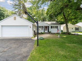 725 S 3rd St, Brighton, MI 48116