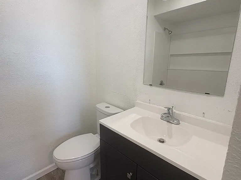 College Park Townhouses — Photo 7