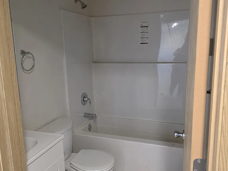 391-393 Clover St #2 — Photo 8