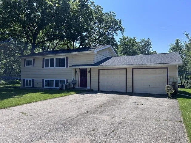 2 bed, 900 sqft, $1,300 — Photo 1