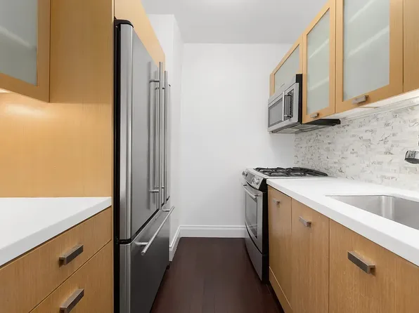 212 East 47th Street image 5 of 16