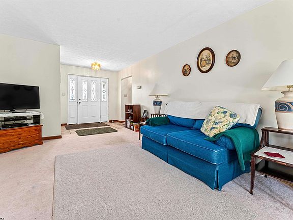 3rd image of 1429 Palace Dr