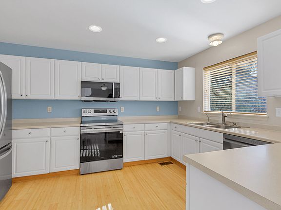 4th image of 125 Zenith Ave