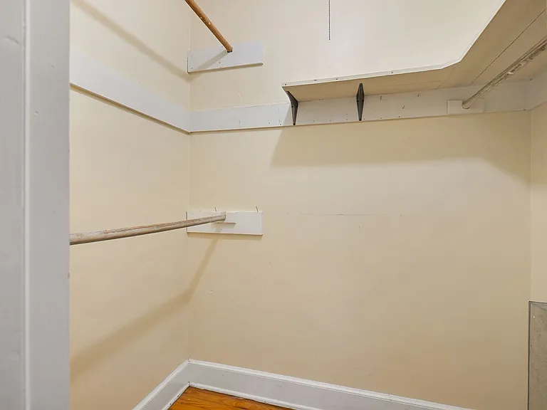 713 W Knox St — Photo 16