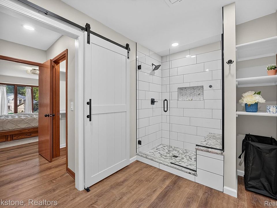 11390 Silverlake Ct, photo 30