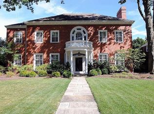 2703 Cranlyn Rd, Shaker Heights, OH 44122