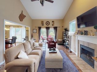 107 Village Crest Dr, Morgantown, WV 26508