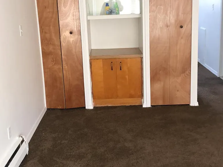 Colonial Manor — Photo 14