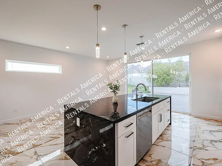 347 E La Mirada Dr — Photo 4