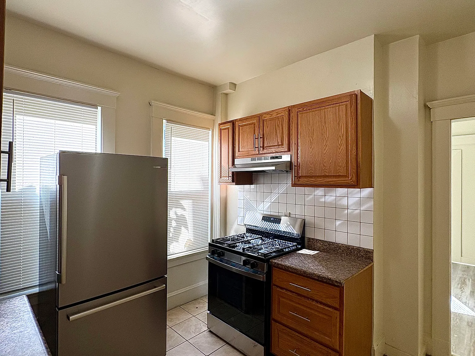 4 bed, 1200 sqft, $2,200 — Photo 3