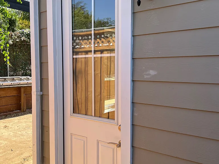 3856 Vineyard Ave — Photo 3