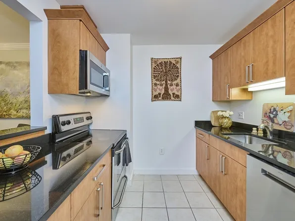 289 Essex St APT 308, Salem, MA 01970