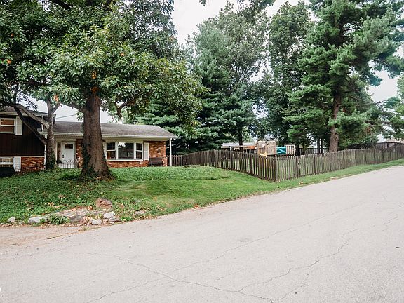 2nd image of 200 Foster Dr