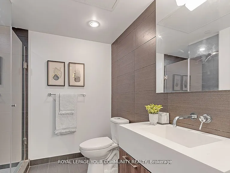 560 King St W #510 — Photo 10