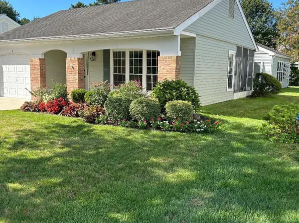 9 Cotherstone Dr, Southampton, NJ 08088