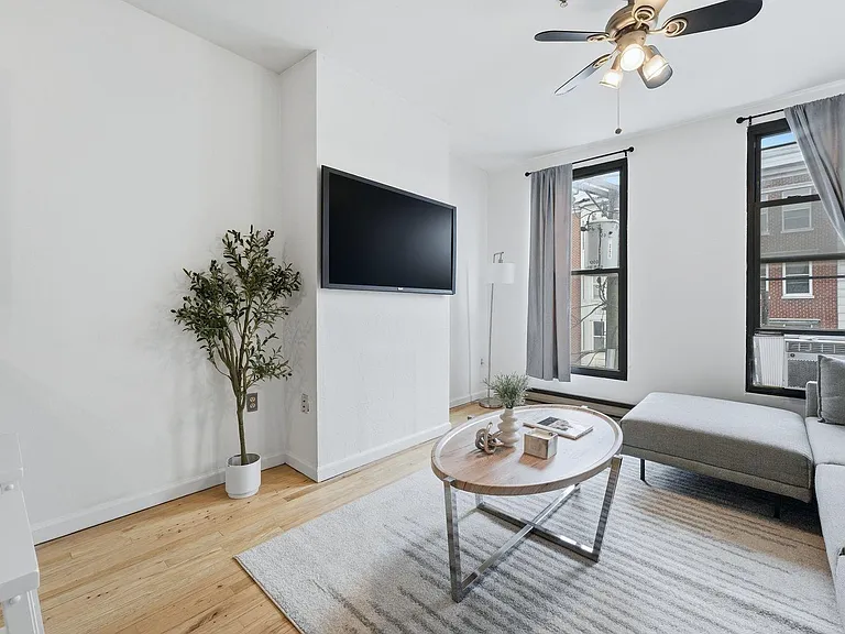 509 Monroe St #3L — Photo 2