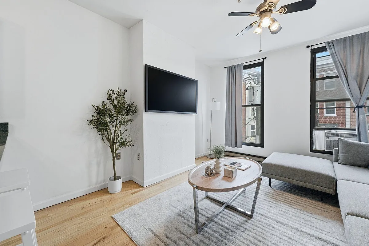 Building Photo - 509 Monroe St #3L