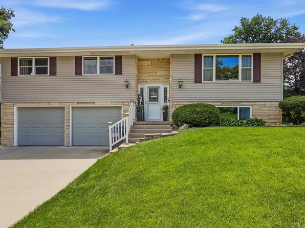 2786 Balboa Dr, Dubuque, IA 52001