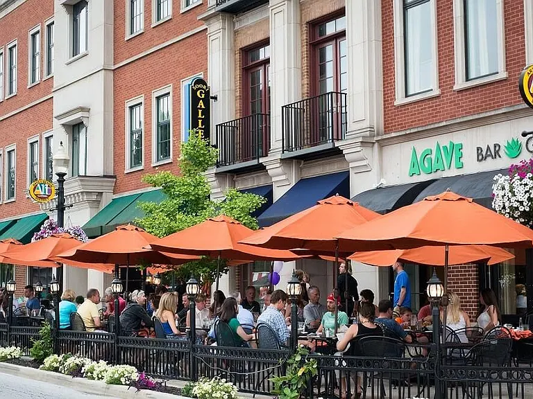 20+ walkable restaurants, bars, and ice cream parlors
