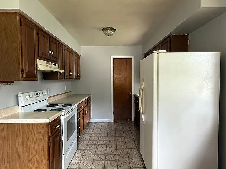 3702 Hoyt Ave — Photo 3