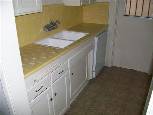 3rd image of 1910 Cedar Ave APT 5