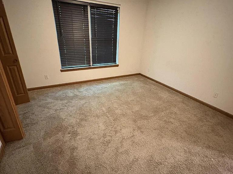 1602 Paris Rd #6 — Photo 10