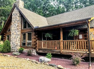 2 Tuscarora Dr, Hazleton, PA 18202