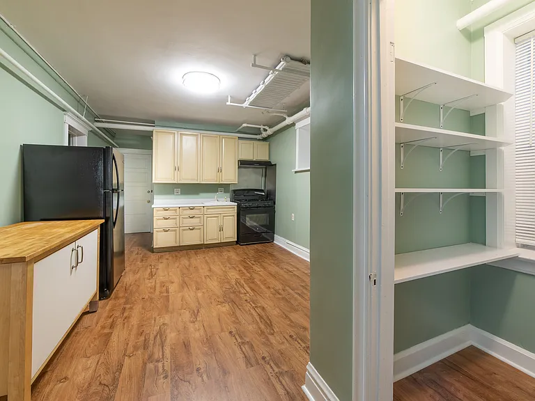 1012 N Oakley Blvd #G — Photo 3