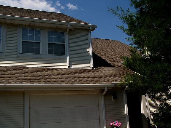 Private entrance, garage