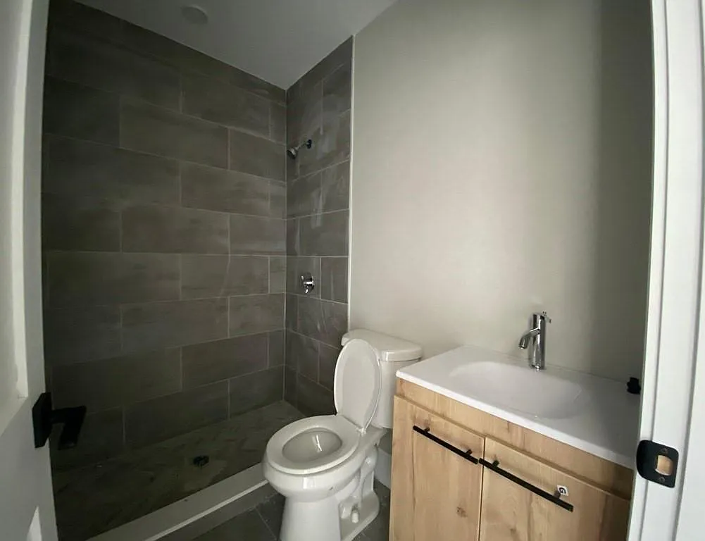 1 bed, 9999 sqft, $2,100 — Photo 3