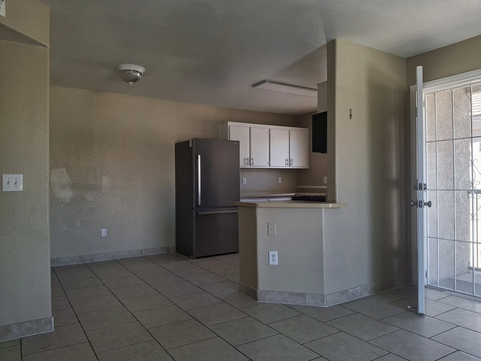 2 bed, 895 sqft, $1,010 — Photo 3