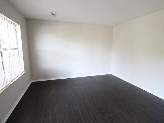 4th image of 6421 Shaftsbury Dr