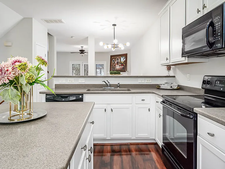 308 Kinellan Ln — Photo 10
