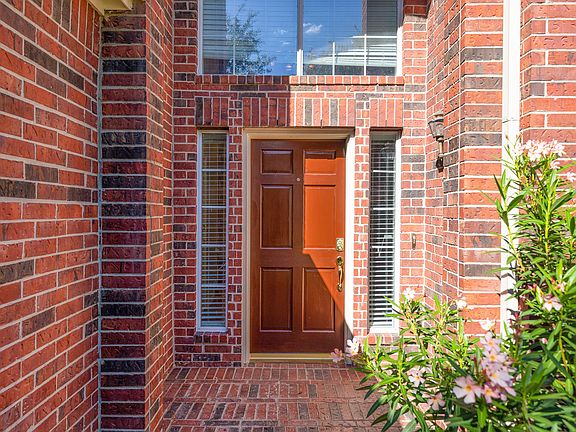 2nd image of 2723 Stonebury Ln