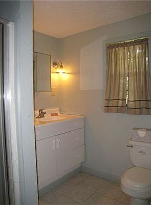 5th image of 143 Richard St