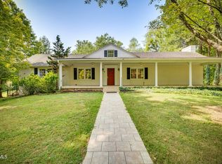 801 Ridgecrest Rd, Johnson City, TN 37604