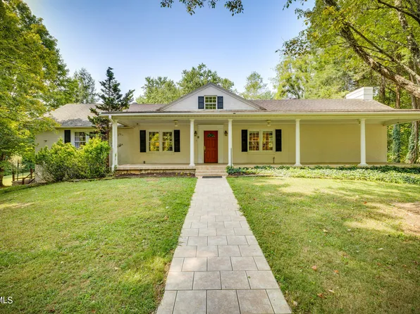801 Ridgecrest Rd, Johnson City, TN 37604