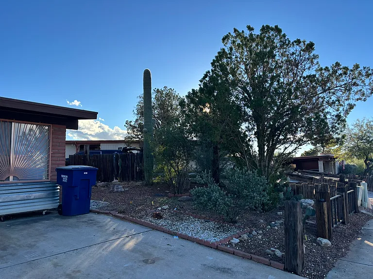 E 2nd Pl — Photo 14