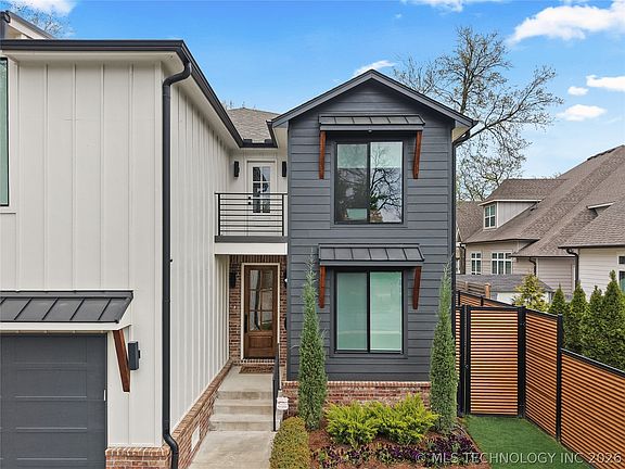 2nd image of 1433 E 37th Pl