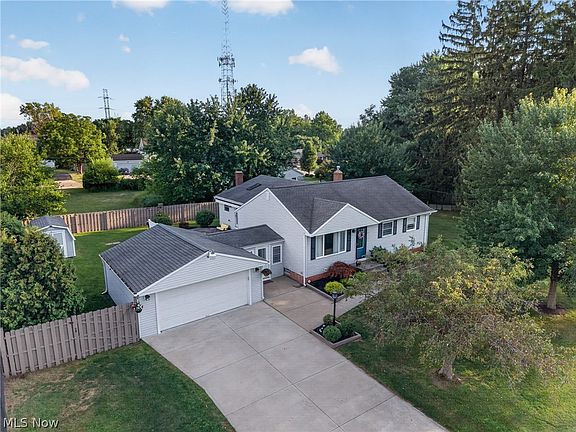 3rd image of 28 Rosewood Ave
