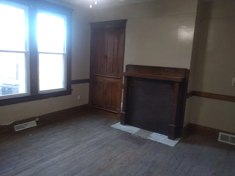 515 Lee Ave — Photo 9