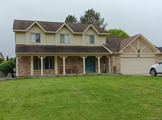 1510 Kings Bridge Rd, Grand Blanc, MI 48439