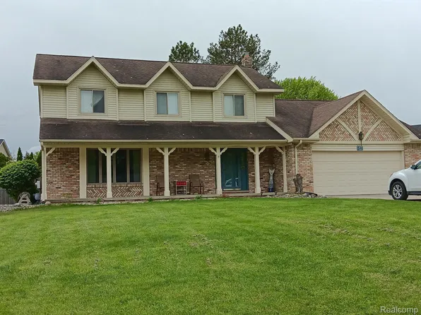 1510 Kings Bridge Rd, Grand Blanc, MI 48439