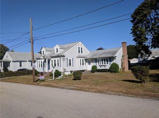 21 Benbridge Ave, Warwick, RI 02888