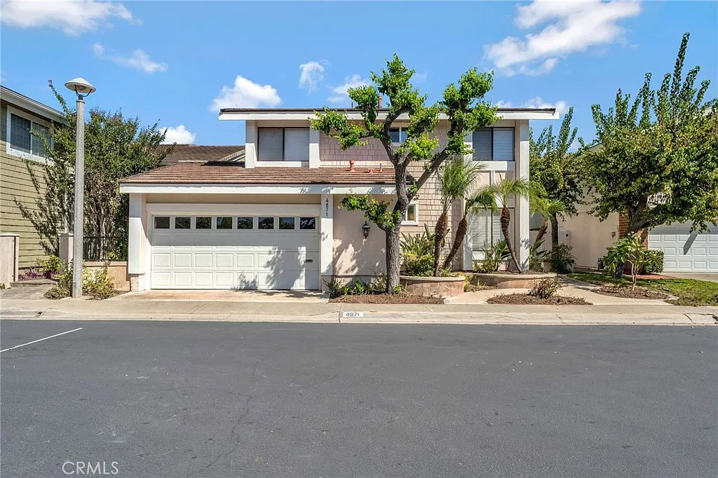 4 bed, 2275 sqft, $6,000 — Photo 1