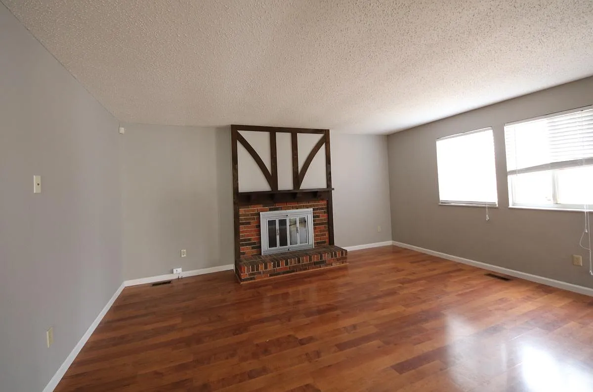 3 bed, 1280 sqft, $2,250 — Photo 4