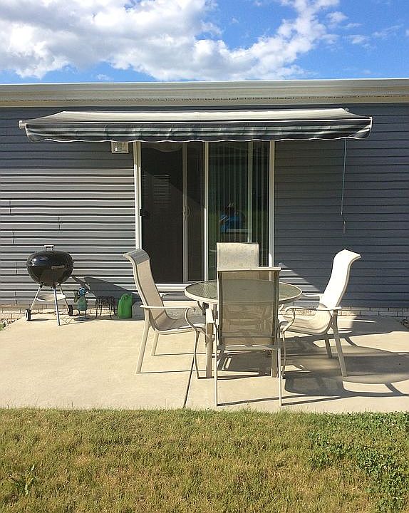 Patio area with awning